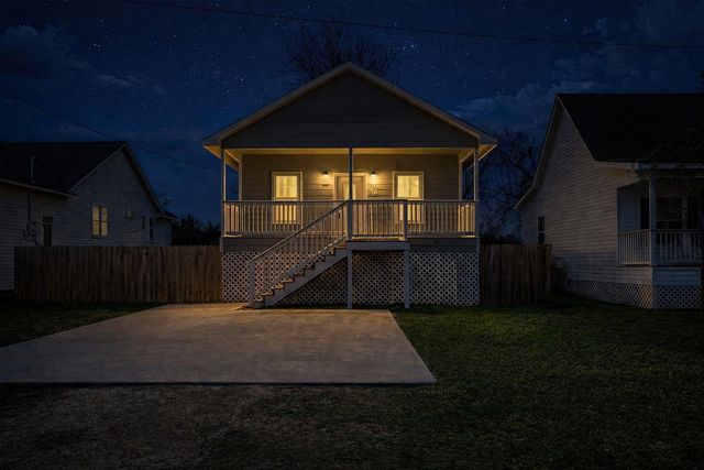 805 E Mulberry Avenue, Wharton, TX 77488