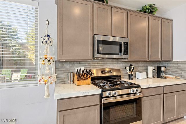 10331 Western Pine Avenue, Las Vegas, NV 89166