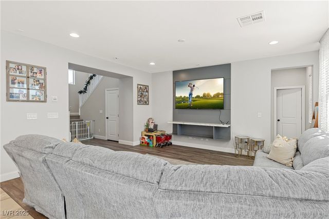 10331 Western Pine Avenue, Las Vegas, NV 89166