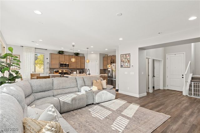 10331 Western Pine Avenue, Las Vegas, NV 89166