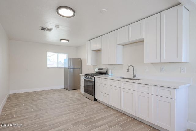 3025 N 37TH Drive, Phoenix, AZ 85019