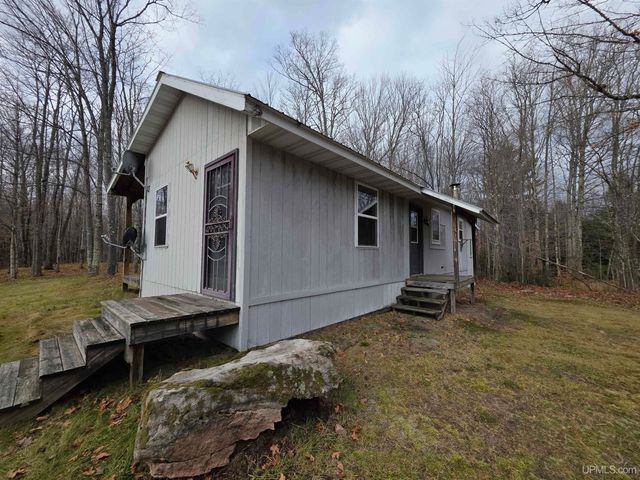 8285 Peter White Road, Deerton, MI 49822