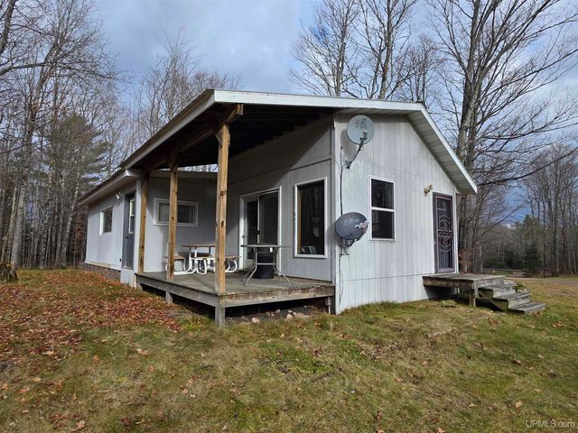 8285 Peter White Road, Deerton, MI 49822