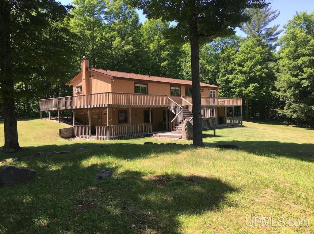 8285 Peter White Road, Deerton, MI 49822