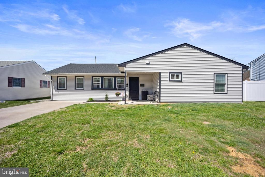 837 FAIRFIELD RD, Fairless Hills, PA 19030