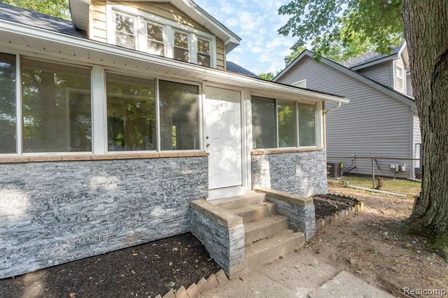23248 Helen Street, Southfield, MI 48033