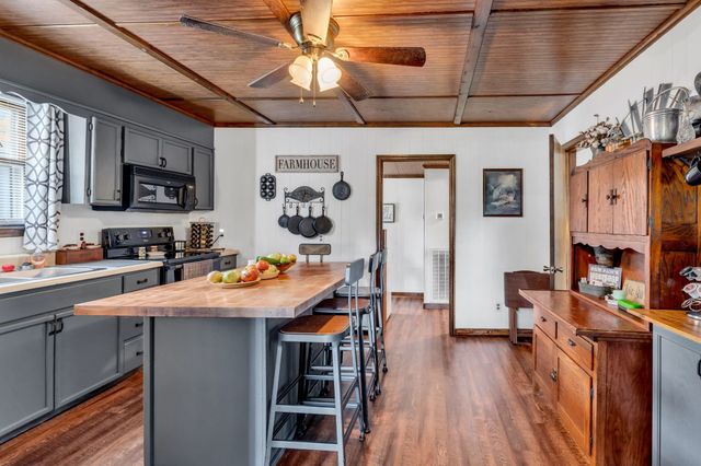 404 Tollgate Rd, Shelbyville, TN 37160