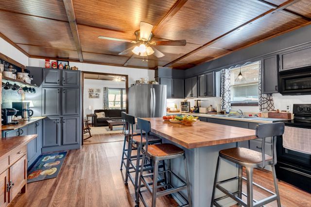 404 Tollgate Rd, Shelbyville, TN 37160