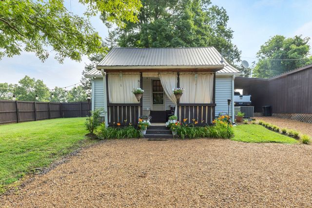 404 Tollgate Rd, Shelbyville, TN 37160