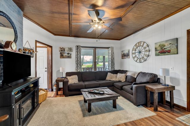 404 Tollgate Rd, Shelbyville, TN 37160