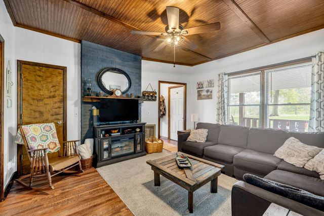 404 Tollgate Rd, Shelbyville, TN 37160