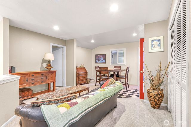 6874 Golf View Drive, Lynden, WA 98264