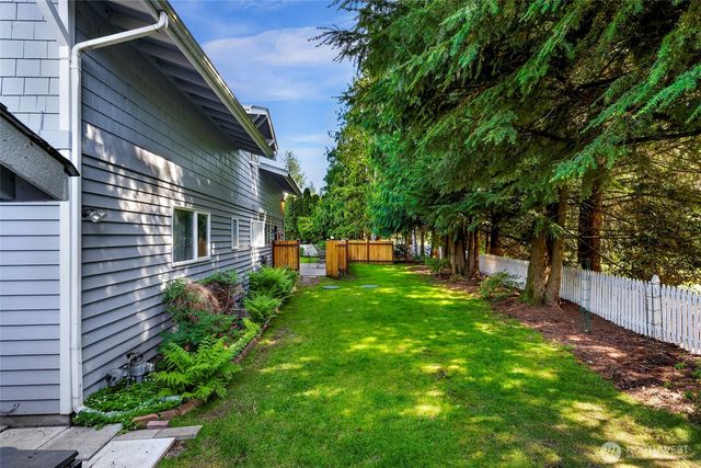 6874 Golf View Drive, Lynden, WA 98264