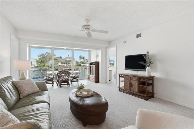 10684 Gulf Shore DR # 106B, Naples, FL 34108