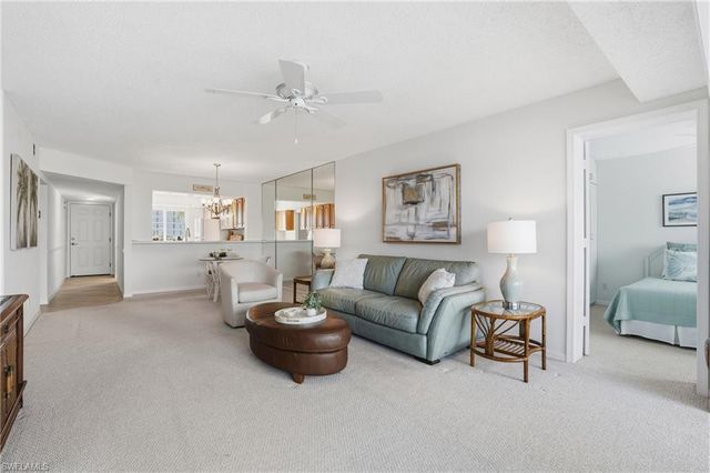 10684 Gulf Shore DR # 106B, Naples, FL 34108