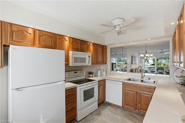 10684 Gulf Shore DR # 106B, Naples, FL 34108