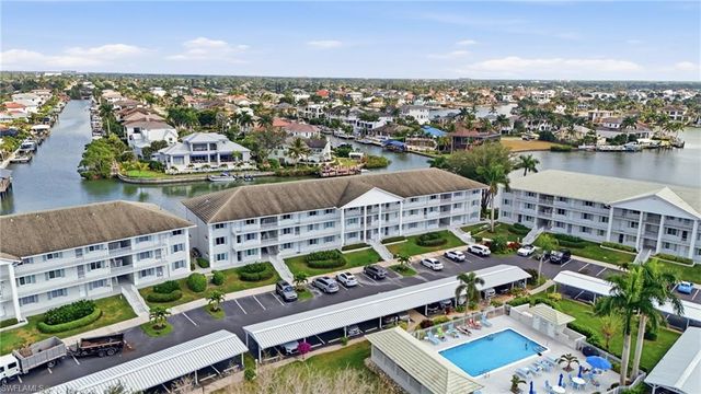 10684 Gulf Shore DR # 106B, Naples, FL 34108