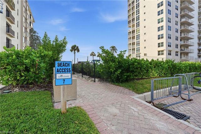 10684 Gulf Shore DR # 106B, Naples, FL 34108