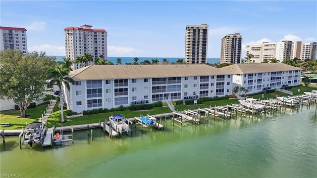 10684 Gulf Shore DR # 106B, Naples, FL 34108