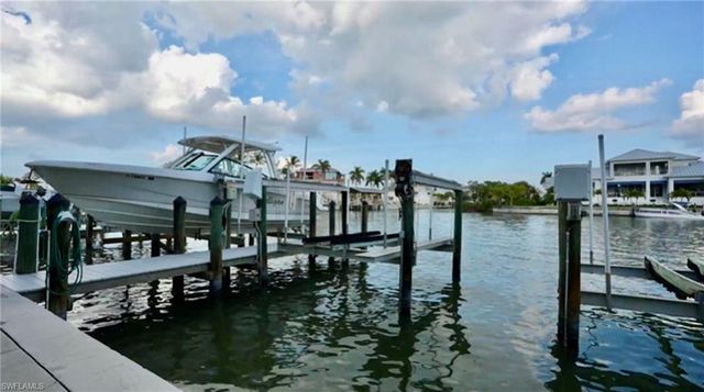 10684 Gulf Shore DR # 106B, Naples, FL 34108