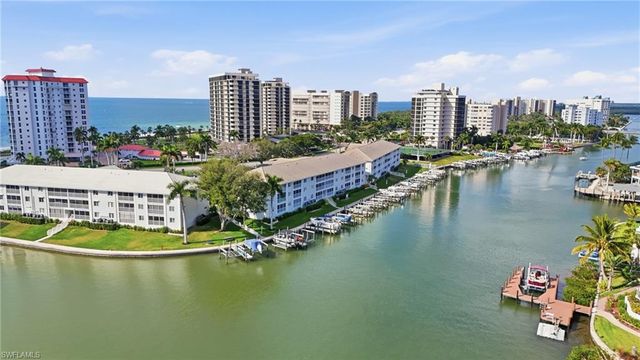 10684 Gulf Shore DR # 106B, Naples, FL 34108
