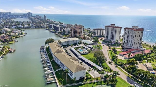 10684 Gulf Shore DR # 106B, Naples, FL 34108