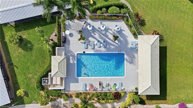 10684 Gulf Shore DR # 106B, Naples, FL 34108