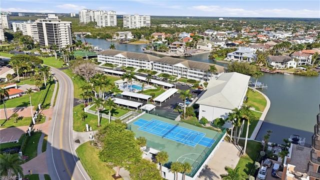 10684 Gulf Shore DR # 106B, Naples, FL 34108