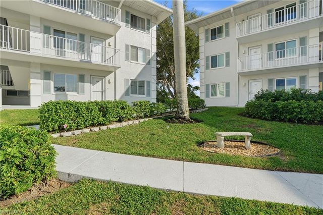 10684 Gulf Shore DR # 106B, Naples, FL 34108