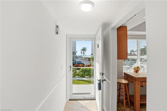 10684 Gulf Shore DR # 106B, Naples, FL 34108