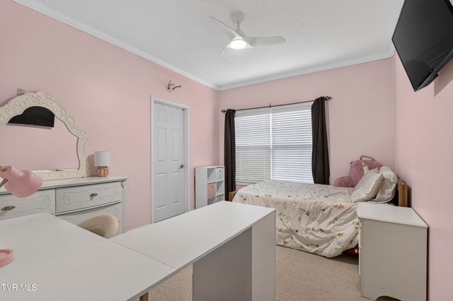 220 Crossroads Place Place, Lebanon, VA 24266