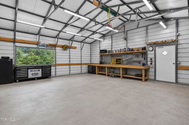 220 Crossroads Place Place, Lebanon, VA 24266