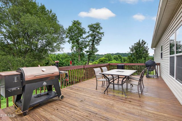 220 Crossroads Place Place, Lebanon, VA 24266