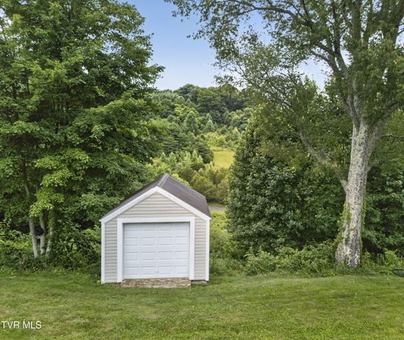 220 Crossroads Place Place, Lebanon, VA 24266