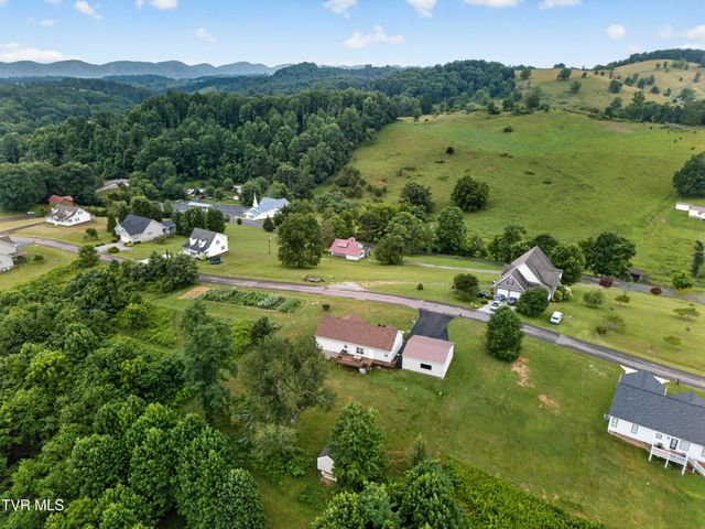 220 Crossroads Place Place, Lebanon, VA 24266