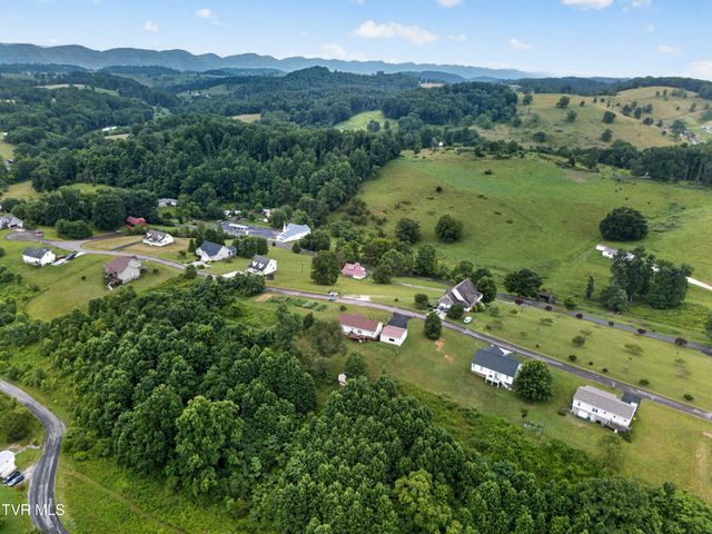 220 Crossroads Place Place, Lebanon, VA 24266