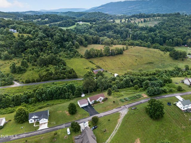 220 Crossroads Place Place, Lebanon, VA 24266
