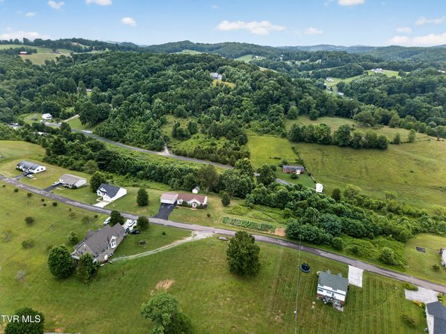 220 Crossroads Place Place, Lebanon, VA 24266