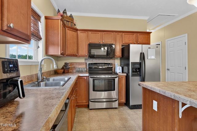 220 Crossroads Place Place, Lebanon, VA 24266