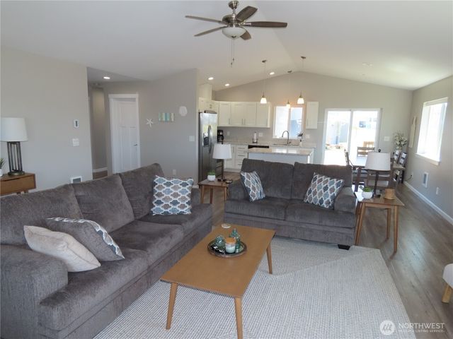 417 Riviera Street SW, Ocean Shores, WA 98569