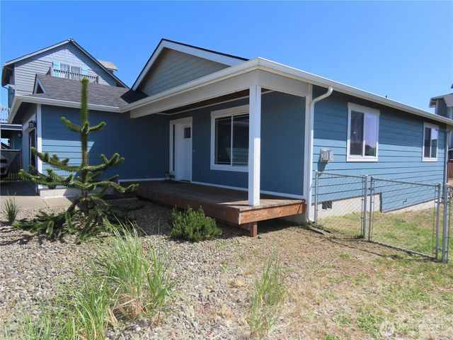 417 Riviera Street SW, Ocean Shores, WA 98569