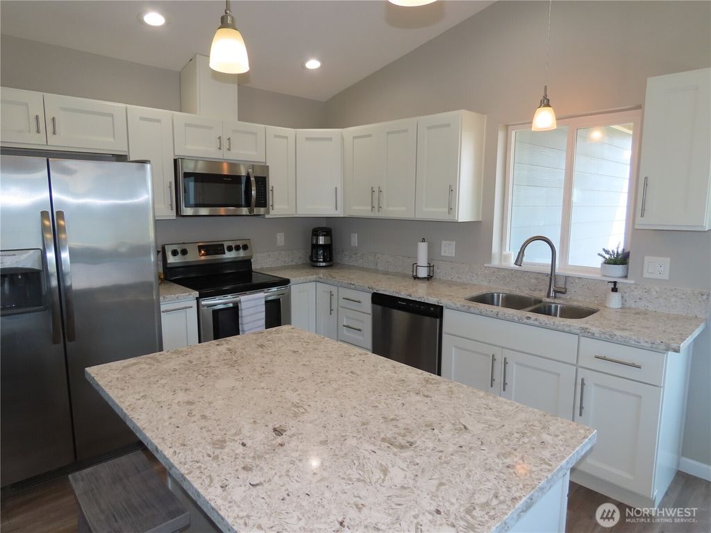 417 Riviera Street SW, Ocean Shores, WA 98569