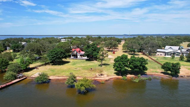 734 Island DR, Bluffton, TX 78607