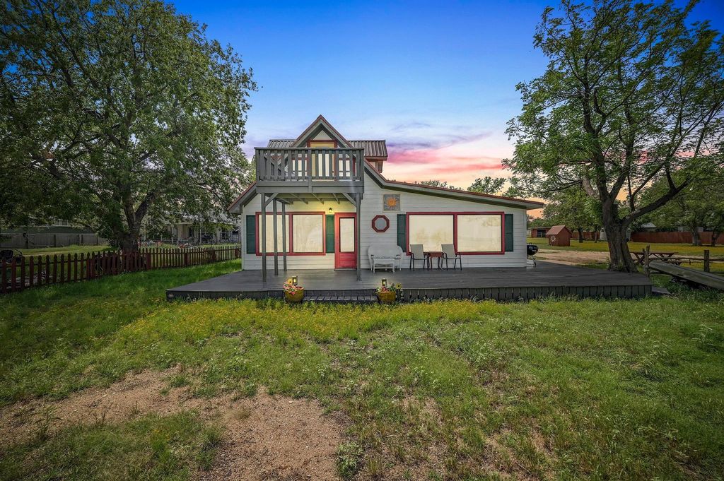 734 Island DR, Bluffton, TX 78607