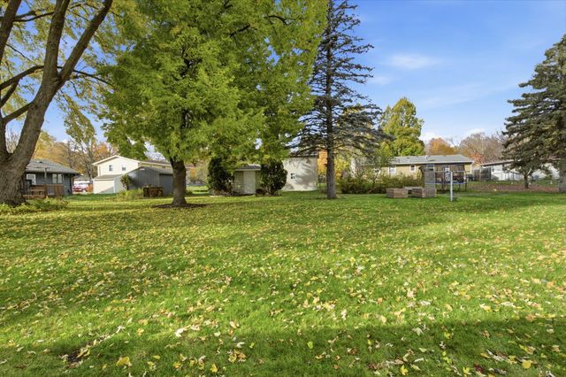 990 Hassan Street SE, Hutchinson, MN 55350