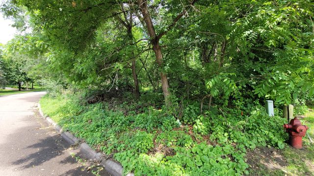 4893 Woodhurst Lane, Minnetonka, MN 55345