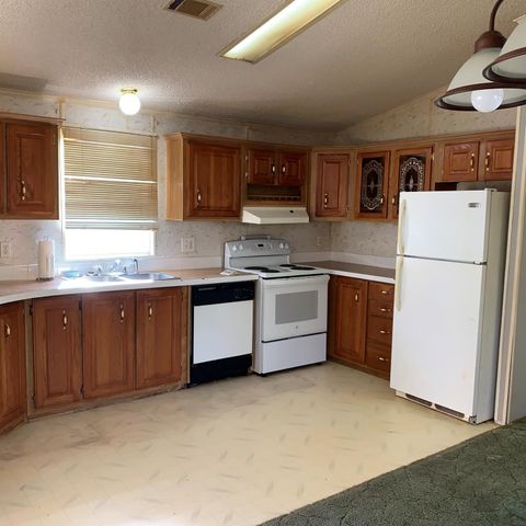 202 Armadillo T, Onalaska, TX 77360