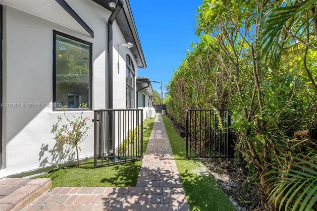 5120 Carillo St, Coral Gables, FL 33146