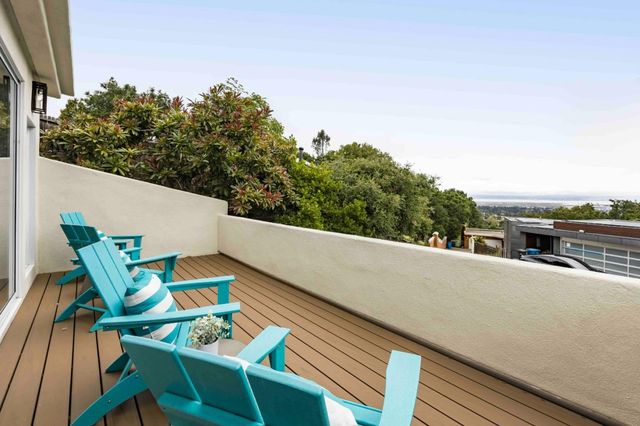 25 Carrera Court, Redwood City, CA 94062