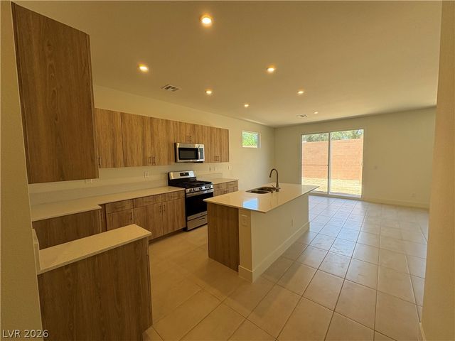 2484 Tom Collins Drive, Las Vegas, NV 89121